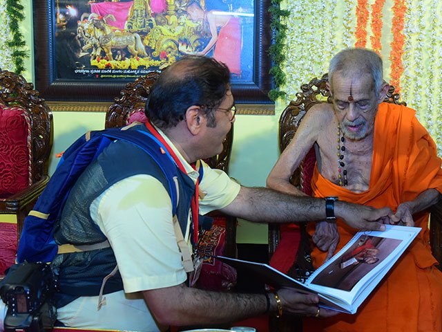 A Day with a Saint - Pejavara Sri Vishwesha Teertha Swamiji