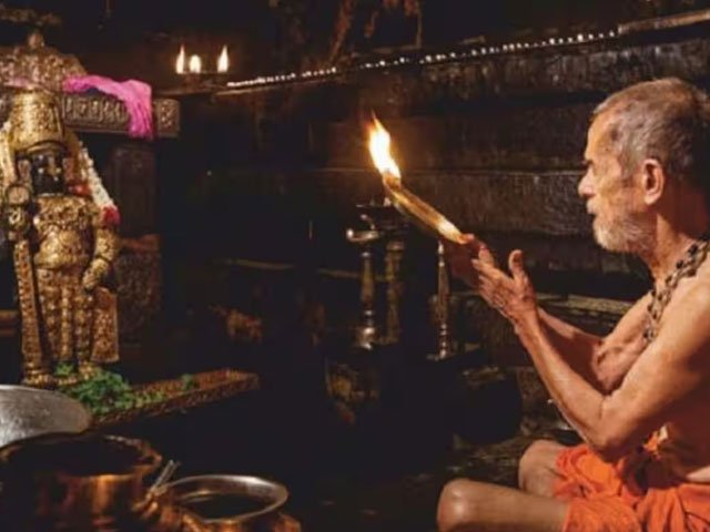 A Day with a Saint - Pejavara Sri Vishwesha Teertha Swamiji